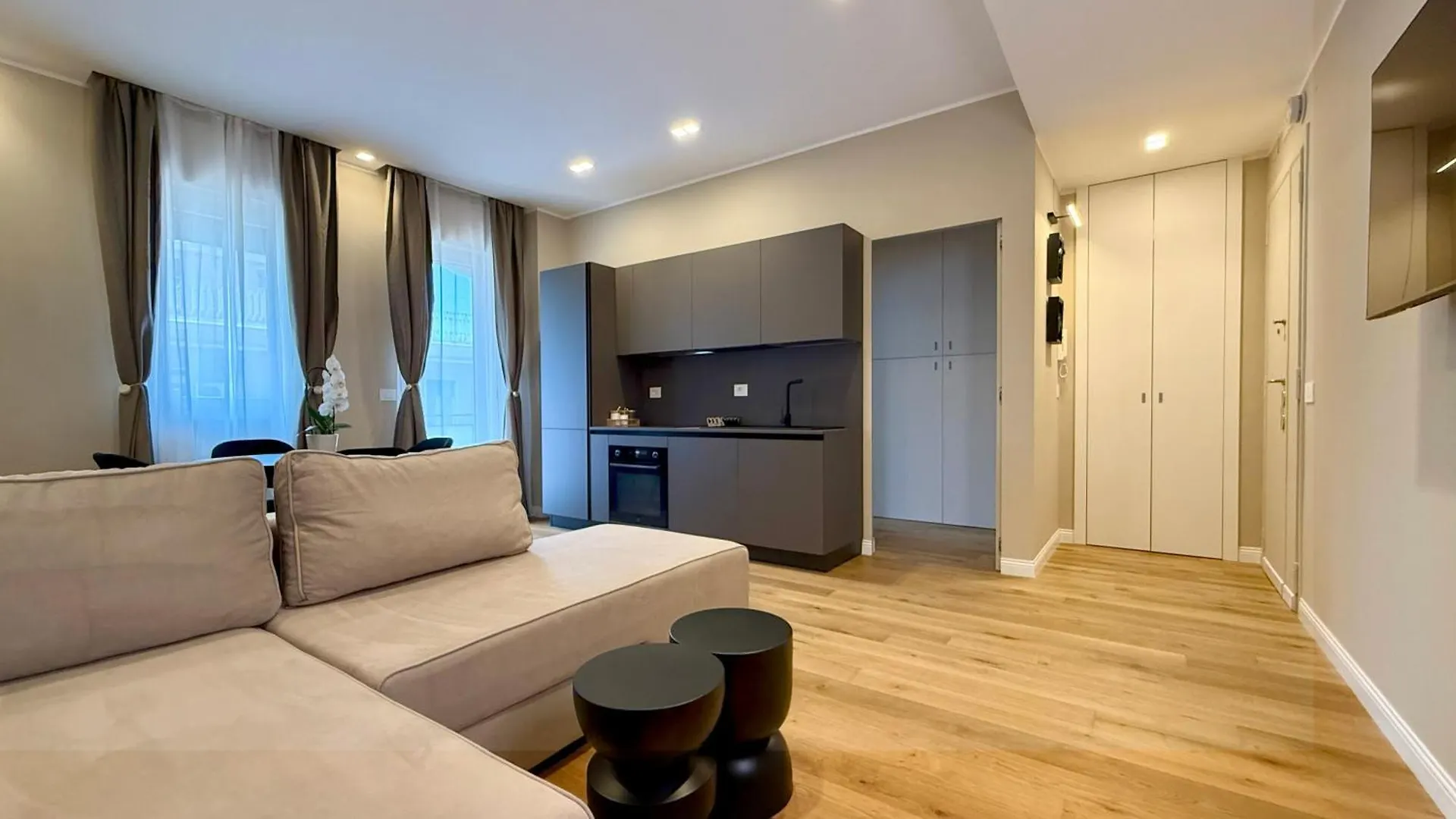 GOOD LIFE - Lux & Design Apartment NEW OPENING Bari 0*,  Włochy