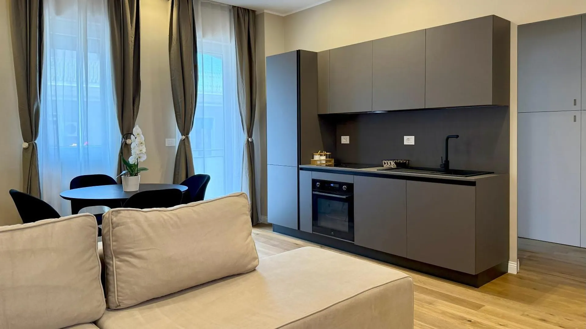 GOOD LIFE - Lux & Design Apartment NEW OPENING 巴里