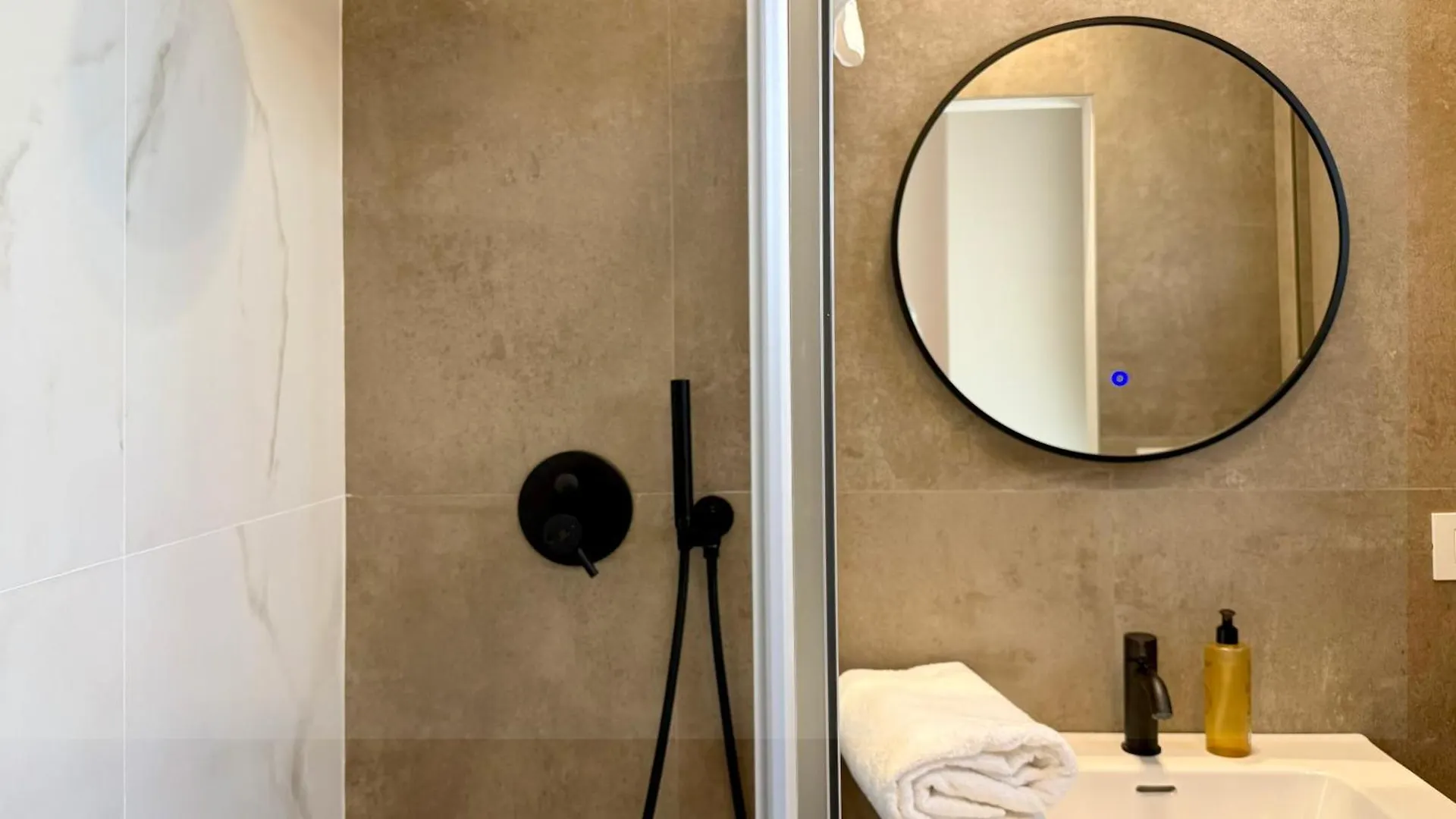 GOOD LIFE - Lux & Design Apartment NEW OPENING Bari 0*,